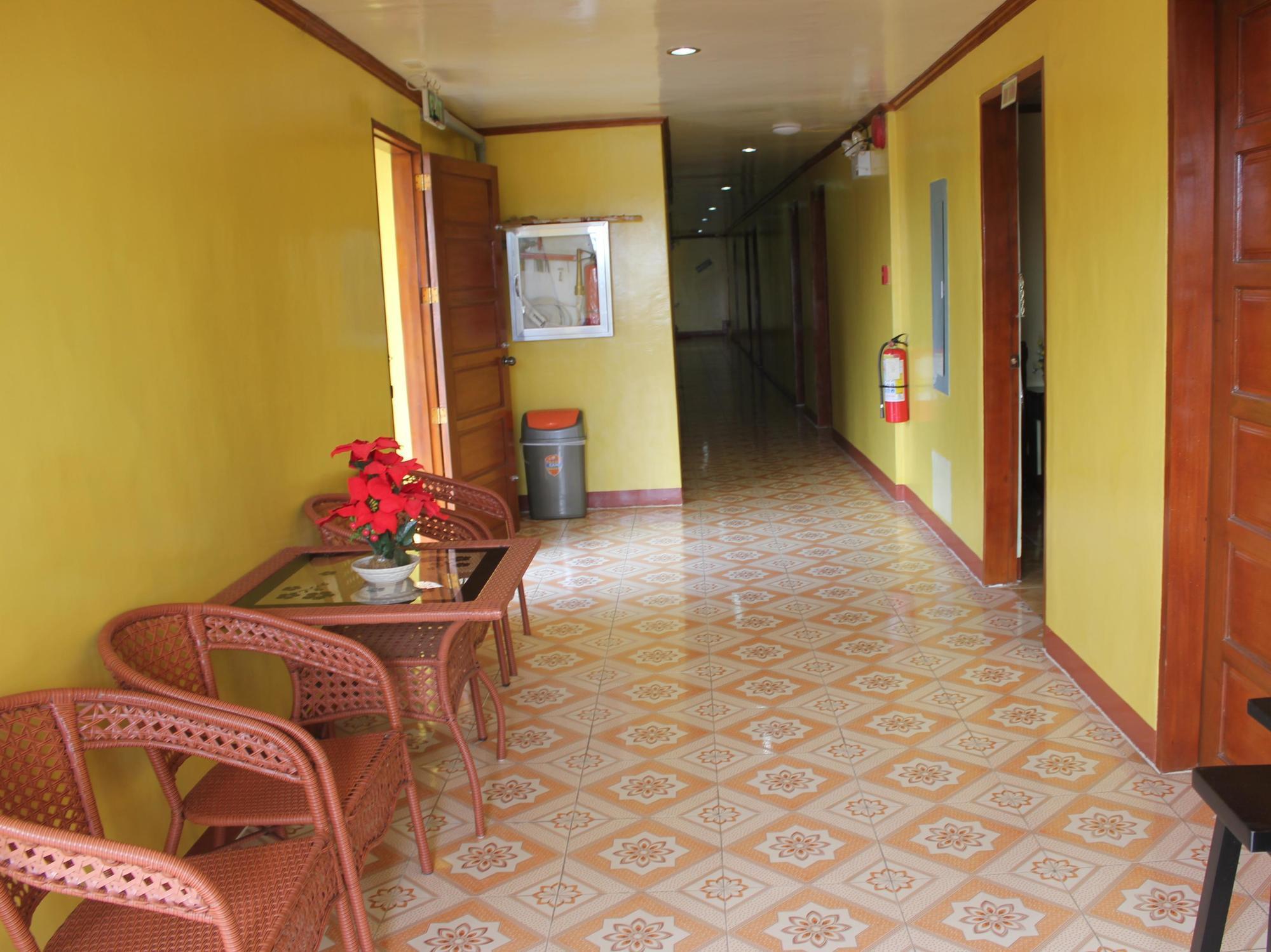 Reddoorz Near Golden Sarok Shrine Hotell Kalibo Exteriör bild