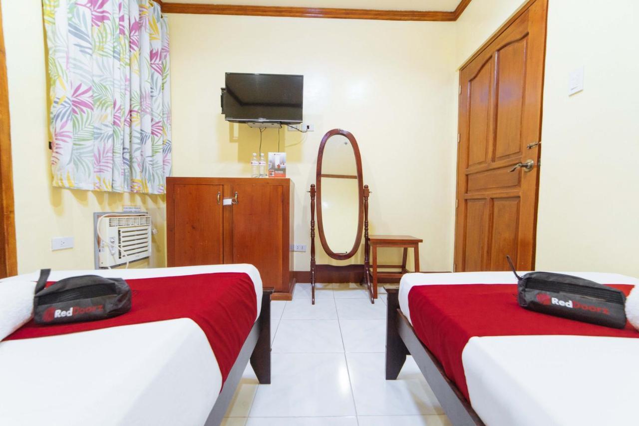 Reddoorz Near Golden Sarok Shrine Hotell Kalibo Exteriör bild